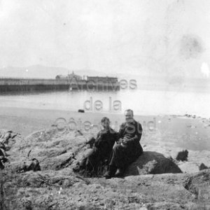 Les abb&eacute;s Alexandre Jean et Fran&ccedil;ois Saint-Pierre pr&egrave;s du quai de Rivi&egrave;re-Ouelle
