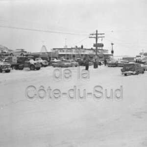 V&eacute;hicules immobilis&eacute;s lors de la temp&ecirc;te de neige du 1er au 2 mars 1958 au restaurant Au Martinet
