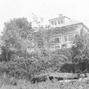 Le chalet du directeur au centre de recherche La Parmenti&egrave;re &agrave; Saint-Roch-des- Aulnaies