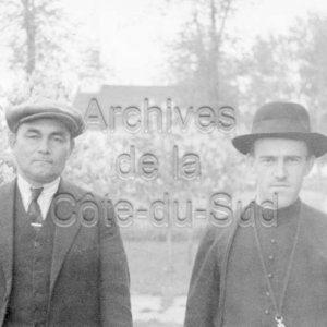 P&egrave;re Joseph D&eacute;carie, missionnaire, et un am&eacute;rindien de Pointe-Bleue, Lac Saint-Jean