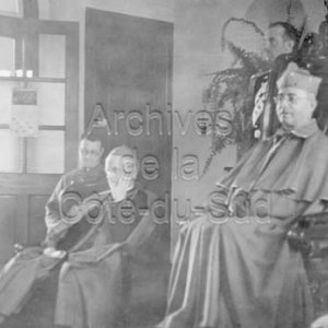 Le cardinal Jean-Marie-Rodrigue Villeneuve &agrave; l&rsquo;H&ocirc;tel-Dieu de Qu&eacute;bec
