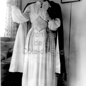 Mme Fernande Campagna en costume r&eacute;gional