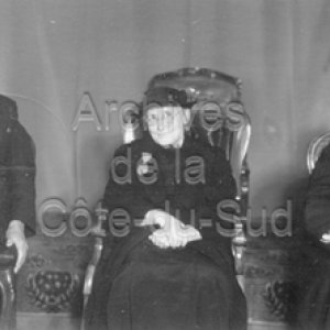 El&eacute;onore Desjardins m&eacute;daill&eacute;e du M&eacute;rite dioc&eacute;sain pour ses 50 ans de service au Coll&egrave;ge de Sainte-Anne &agrave; La Pocati&egrave;re