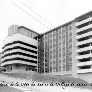 L&rsquo;aile des r&eacute;sidences du Coll&egrave;ge de Sainte-Anne &agrave; La Pocati&egrave;re