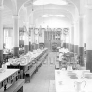 R&eacute;fectoire des &eacute;l&egrave;ves de l&rsquo;&Eacute;cole d&rsquo;Agriculture au Coll&egrave;ge de Sainte-Anne &agrave; La Pocati&egrave;re