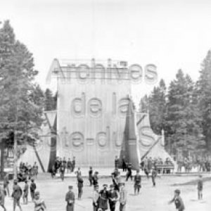 Jeu de balle au mur du Coll&egrave;ge de Sainte-Anne &agrave; La Pocati&egrave;re