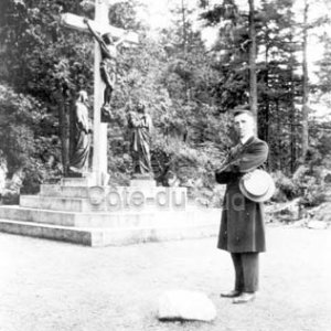 Rapha&euml;l Couture du 95e cours pr&egrave;s du calvaire dans la montagne du Coll&egrave;ge de Sainte-Anne &agrave; La Pocati&egrave;re