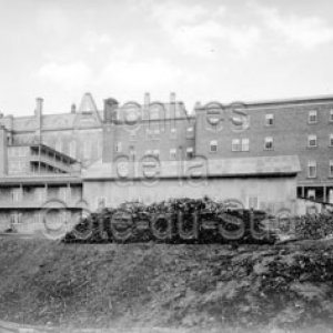 Couvent des Petites Soeurs de la Sainte-Famille et usine de chauffage du Coll&egrave;ge de Sainte-Anne &agrave; La Pocati&egrave;re
