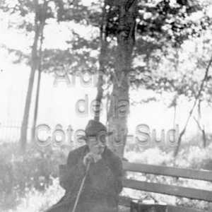 Le qu&ecirc;teux ti-Jean Gagnon dans la montagne du Coll&egrave;ge de Sainte-Anne &agrave; La Pocati&egrave;re