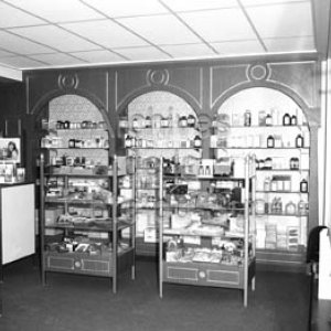 Int&eacute;rieur de la pharmacie Arsenault