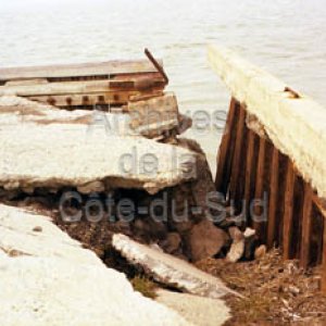 Le quai de Rivi&egrave;re-Ouelle, interdit &agrave; la circulation en juillet 1978