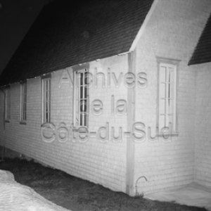 Mur ext&eacute;rieur de la chapelle Notre-Dame-du-fleuve-Saint-Laurent sur le chemin de la Gr&egrave;ve &agrave; Saint-Denis