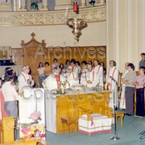 Dans la chapelle du Coll&egrave;ge, messe de fin d&rsquo;ann&eacute;e dans le cadre des f&ecirc;tes du150e anniveraire du Coll&egrave;ge de Sainte-Anne &agrave; La Pocati&egrave;re