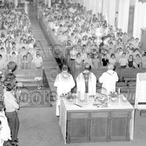 Dans la chapelle du Coll&egrave;ge, messe de fin d&rsquo;ann&eacute;e dans le cadre des f&ecirc;tes du150e anniveraire du Coll&egrave;ge de Sainte-Anne &agrave; La Pocati&egrave;re