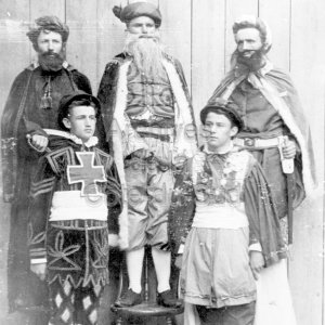 Pi&egrave;ce de th&eacute;&acirc;tre, Saint Louis dans les fers, jou&eacute;e par des &eacute;l&egrave;ves au Coll&egrave;ge de Sainte-Anne &agrave; La Pocati&egrave;re