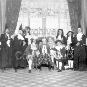Pi&egrave;ce de th&eacute;&acirc;tre, Le malade imaginaire, jou&eacute;e par des &eacute;l&egrave;ves au Coll&egrave;ge de Sainte-Anne &agrave; La Pocati&egrave;re