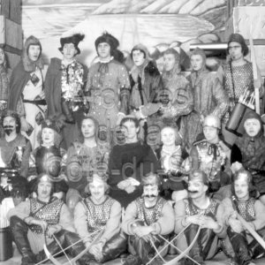 Pi&egrave;ce de th&eacute;&acirc;tre, La revanche de Jeanne d&rsquo;Arc, jou&eacute;e par des &eacute;l&egrave;ves au Coll&egrave;ge de Sainte-Anne &agrave; La Pocati&egrave;re
