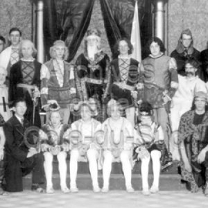 Pi&egrave;ce de th&eacute;&acirc;tre, Le fils de Ganelon, jou&eacute;e par des &eacute;l&egrave;ves au Coll&egrave;ge de Sainte-Anne &agrave; La Pocati&egrave;re