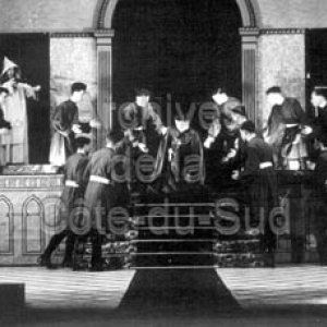 Pi&egrave;ce de th&eacute;&acirc;tre, Saint Charles le bon romain, jou&eacute;e par des &eacute;l&egrave;ves au Coll&egrave;ge de Sainte-Anne &agrave; La Pocati&egrave;re