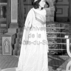 Jacques Beaudoin dans la pi&egrave;ce de th&eacute;&acirc;tre, Polyeucte, jou&eacute;e par des &eacute;l&egrave;ves au Coll&egrave;ge de Sainte-Anne &agrave; La Pocati&egrave;re