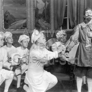 Op&eacute;rette, Le malade malgr&eacute; lui, jou&eacute;e par des &eacute;l&egrave;ves au Coll&egrave;ge de Sainte-Anne &agrave; La Pocati&egrave;re