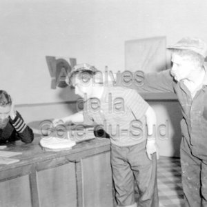 Pi&egrave;ce de th&eacute;&acirc;tre, Ma&icirc;tre apr&egrave;s Dieu, jou&eacute;e par des &eacute;l&egrave;ves au Coll&egrave;ge de Sainte-Anne &agrave; La Pocati&egrave;re