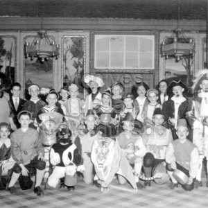 Pi&egrave;ce de th&eacute;&acirc;tre, Le chat Bott&eacute;, jou&eacute;e par des &eacute;l&egrave;ves au Coll&egrave;ge de Sainte-Anne &agrave; La Pocati&egrave;re