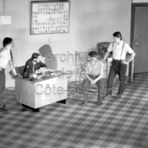 Pi&egrave;ce de th&eacute;&acirc;tre, Zone, jou&eacute;e par des &eacute;l&egrave;ves au Coll&egrave;ge de Sainte-Anne &agrave; La Pocati&egrave;re