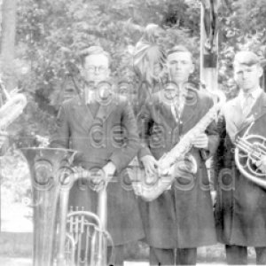 Musiciens de la fanfare du Coll&egrave;ge de Sainte-Anne &agrave; La Pocati&egrave;re