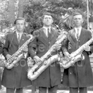 Musiciens de la fanfare du Coll&egrave;ge de Sainte-Anne &agrave; La Pocati&egrave;re