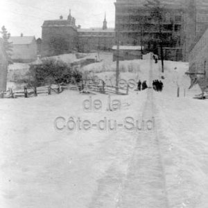 La grande glissoire du Coll&egrave;ge de Sainte-Anne &agrave; La Pocati&egrave;re