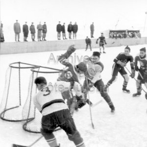 Partie de hockey au Coll&egrave;ge de Sainte-Anne &agrave; La Pocati&egrave;re