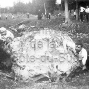 Promenade des &eacute;l&egrave;ves du 99e cours du Coll&egrave;ge de Sainte-Anne &agrave; la rivi&egrave;re Saint-Jean &agrave; La Pocati&egrave;re