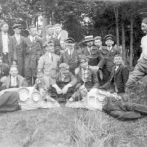 Promenade des &eacute;l&egrave;ves du 99e cours du Coll&egrave;ge de Sainte-Anne &agrave; la rivi&egrave;re Saint-Jean &agrave; La Pocati&egrave;re