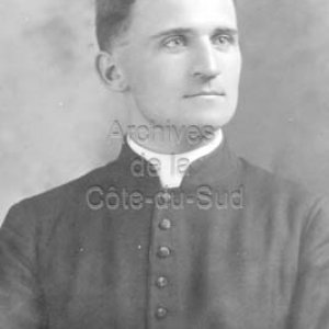 L&rsquo;abb&eacute; L&eacute;on Destroismaisons