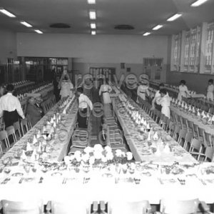 Salle mont&eacute;e &agrave; l&rsquo;occasion du banquet lib&eacute;ral &agrave; l&rsquo;&eacute;cole Sacr&eacute;-Coeur