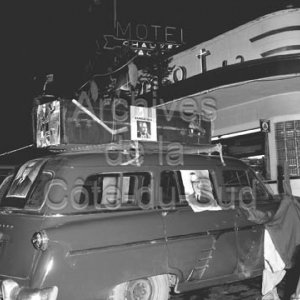 Automobile illustrant le slogan des Lib&eacute;raux contre le d&eacute;put&eacute; unioniste d&eacute;fait Alfred Plourde