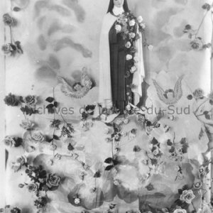 Bénédiction de la statue de sainte Thérèse de Lisieux à la chapelle des petites soeurs de la Sainte-Famille