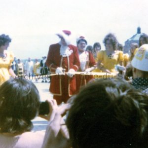 La coupe du ruban inaugurant les f&ecirc;tes du tricentenaire &agrave; La Pocati&egrave;re