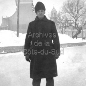 Paul-Émile Boutet sur la patinoire du collège