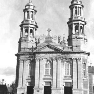 L&rsquo;&eacute;glise de Montmagny avec sa nouvelle fa&ccedil;ade construite en 1922