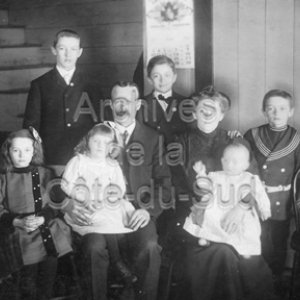 La famille de Pantal&eacute;on Courcy de Saint-Pac&ocirc;me au d&eacute;but des ann&eacute;es 1900