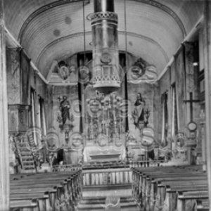Vue du choeur de l&rsquo;&eacute;glise de Sainte-H&eacute;l&egrave;ne avec ses autels lat&eacute;raux vers 1920